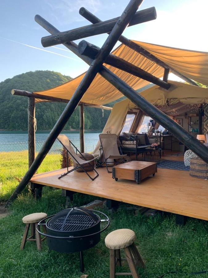 Luxury Lake House & Glamping Villa Tesila Bagian luar foto